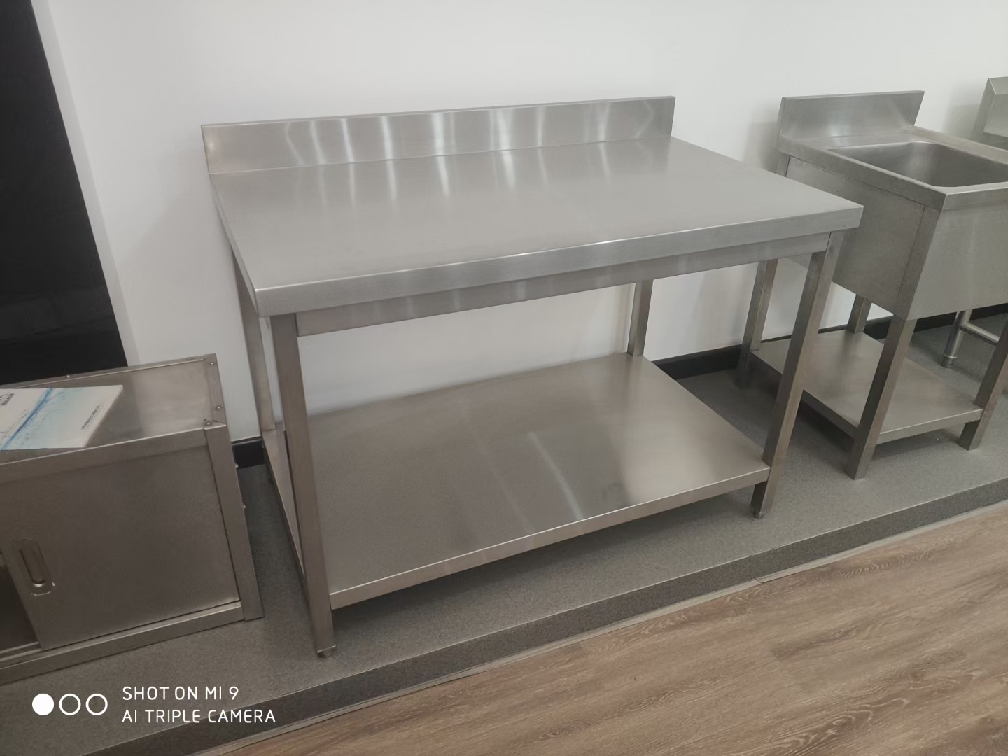 Commercial Other Service Equip - огляд і ціна Commercial Kitchen Backsplash